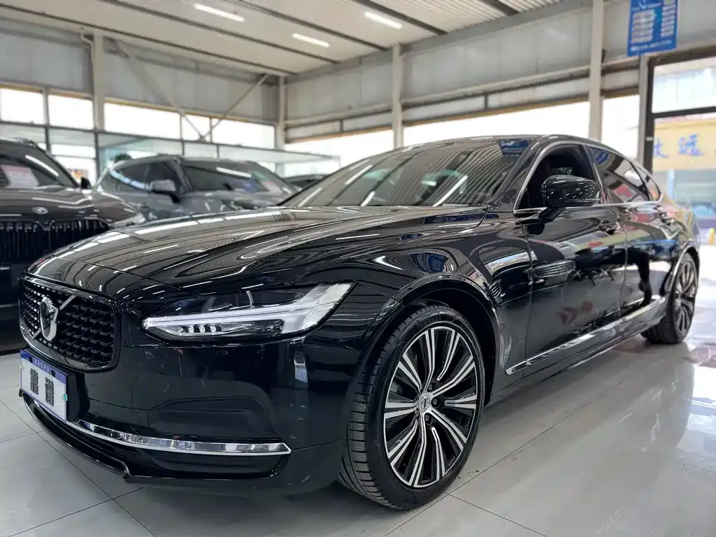 Volvo S90 — фото 1