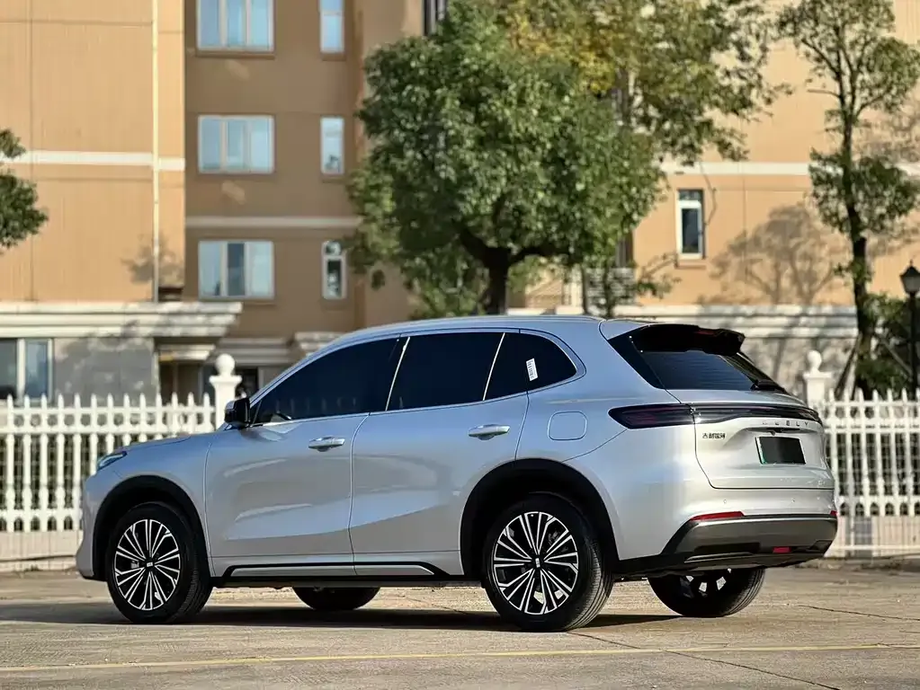 Geely 银河星舰7 — фото 4