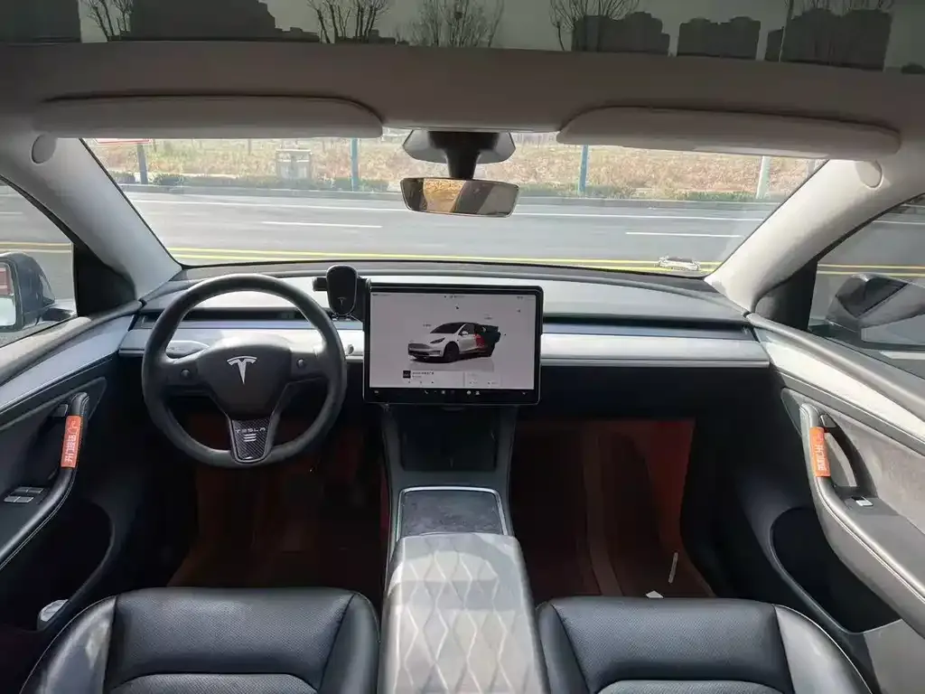 Tesla Model Y — фото 4