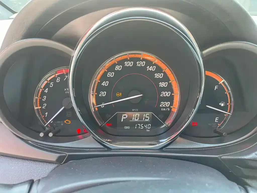 Toyota Yaris L — фото 2