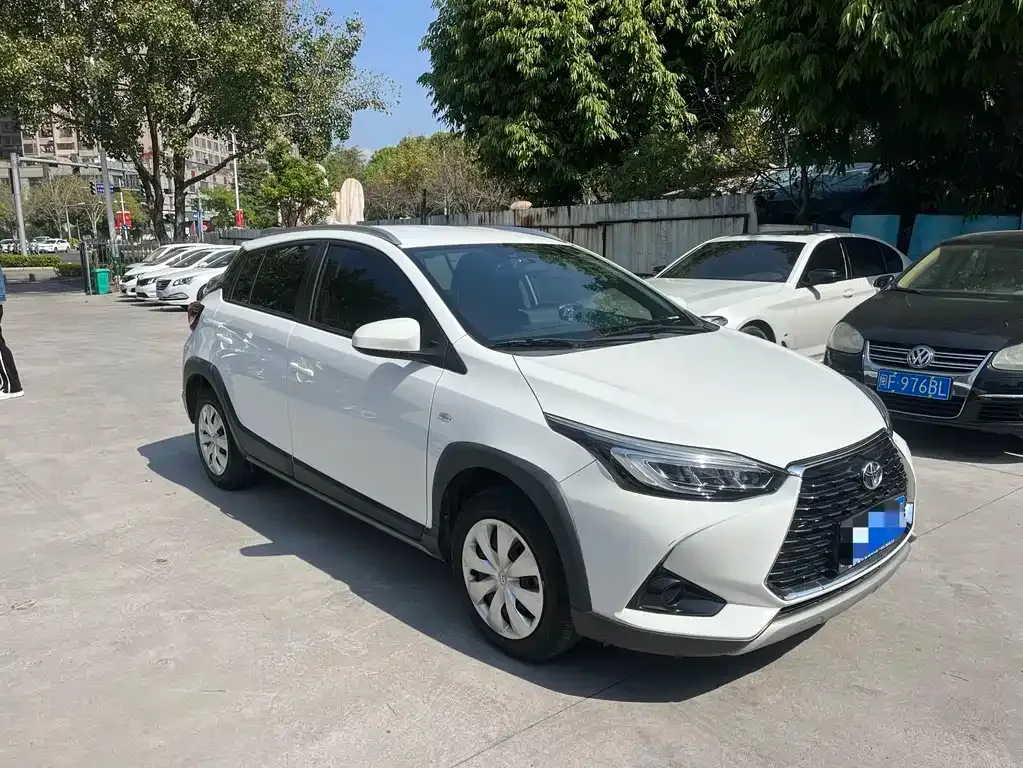 Toyota Yaris L — фото 7