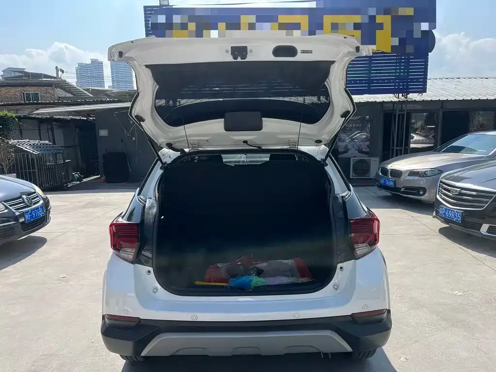 Toyota Yaris L — фото 10