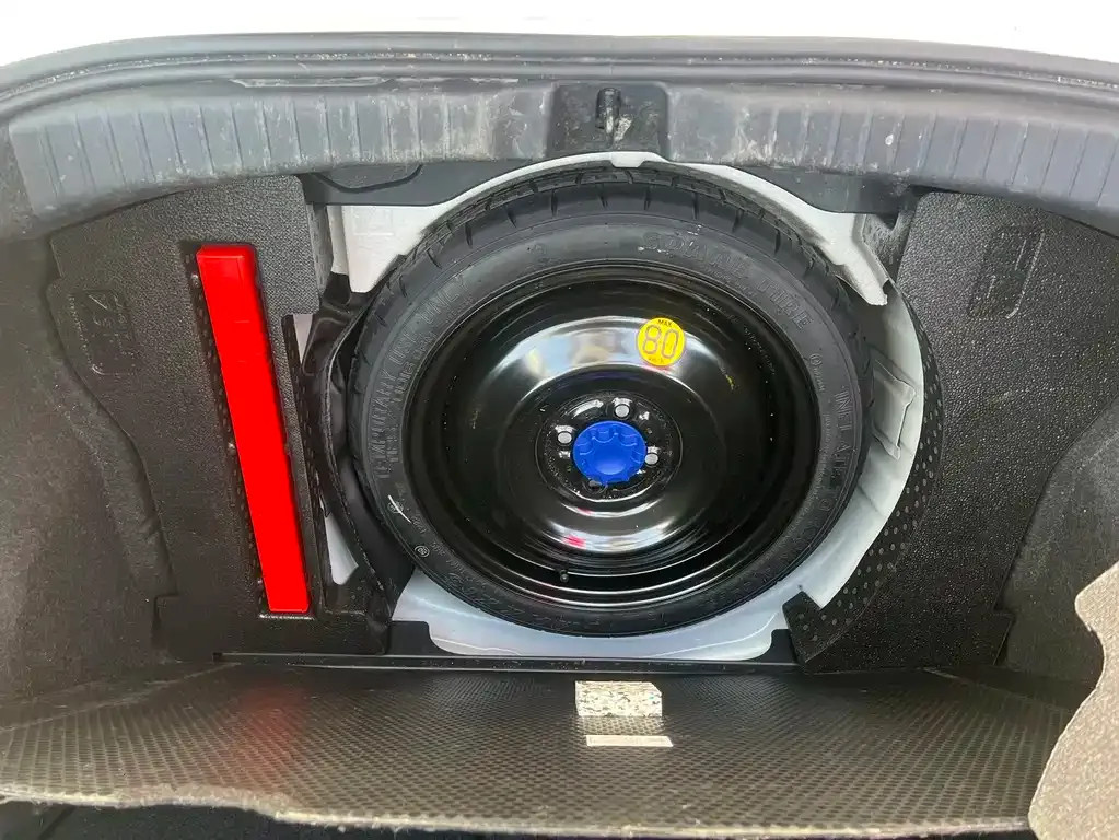 Toyota Yaris L — фото 9