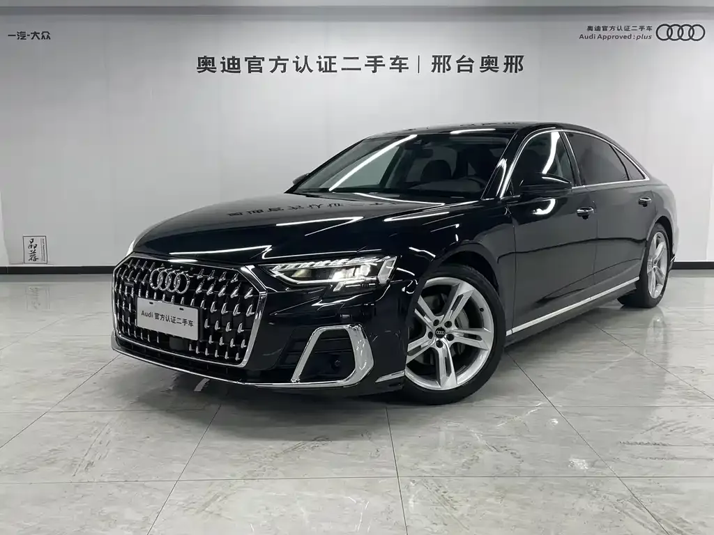 Audi A8 — фото 1