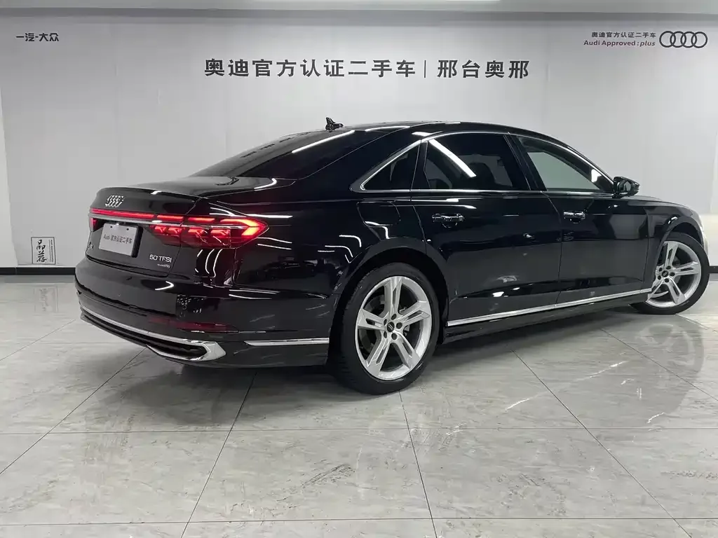 Audi A8 — фото 6