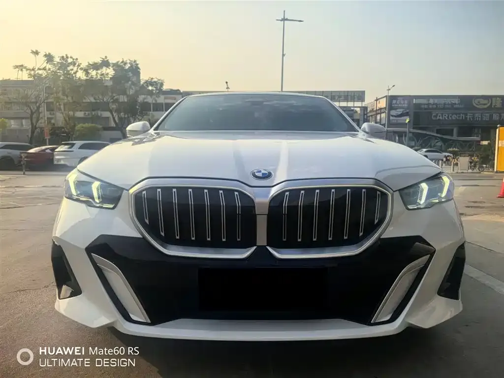 BMW 5 Series — фото 1