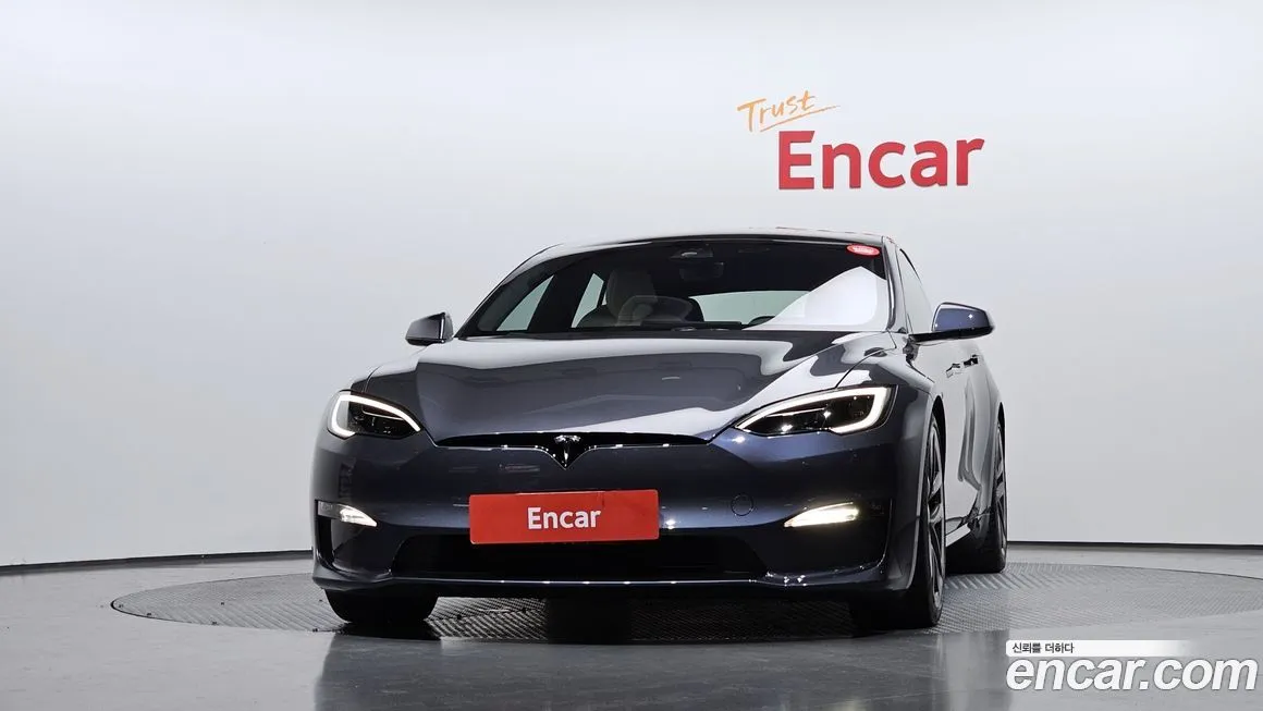 Tesla Model S — фото 1