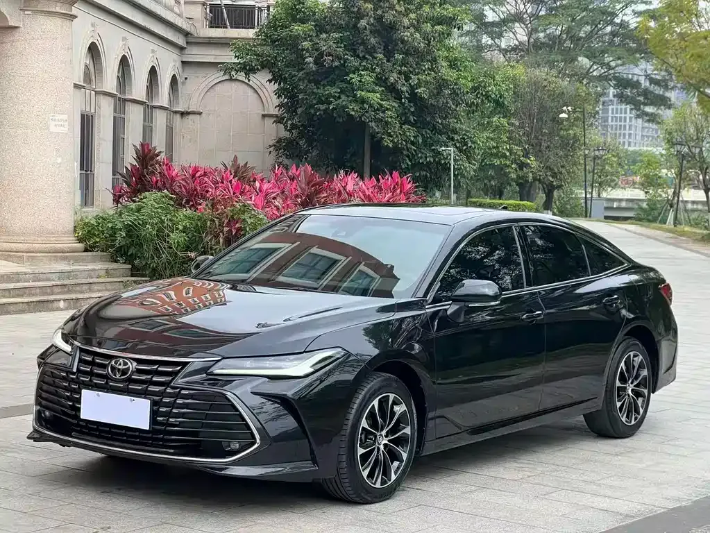 Toyota Avalon — фото 1
