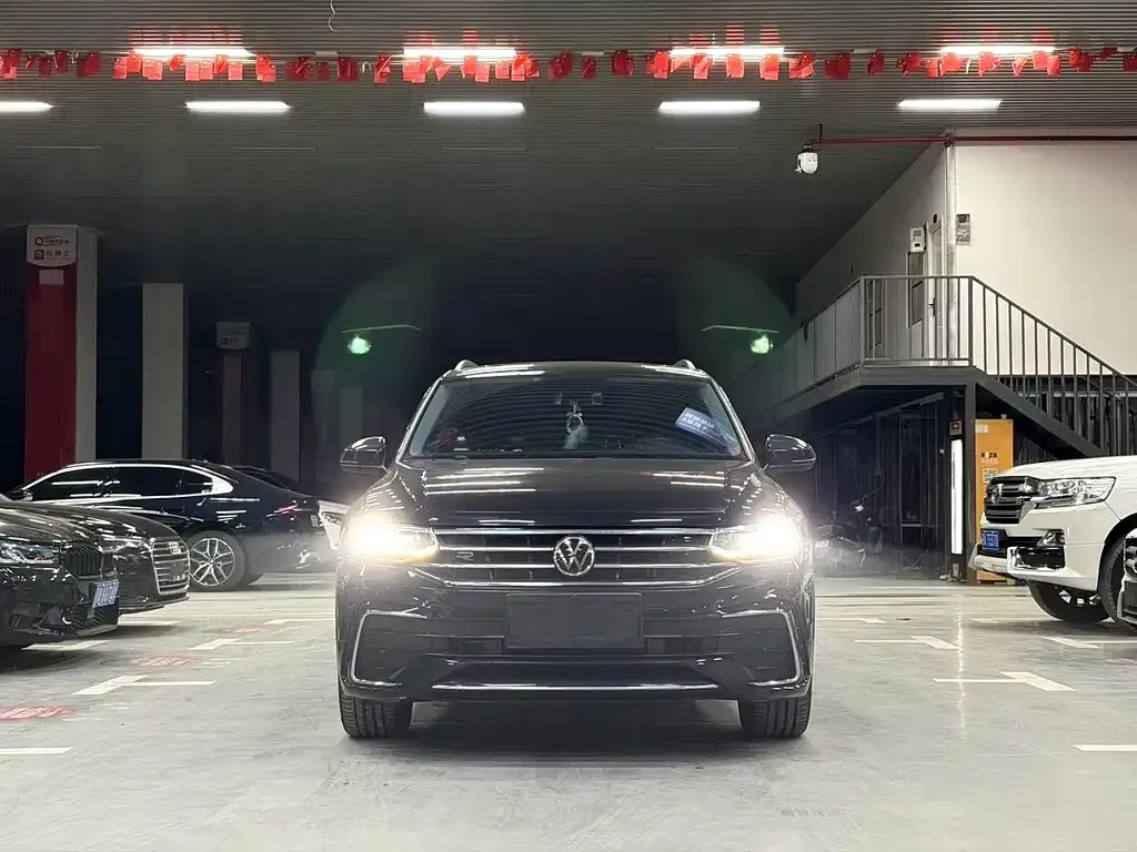 Volkswagen Tiguan L — фото 4