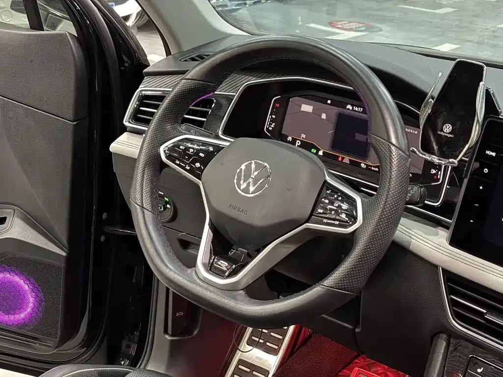 Volkswagen Tiguan L — фото 6
