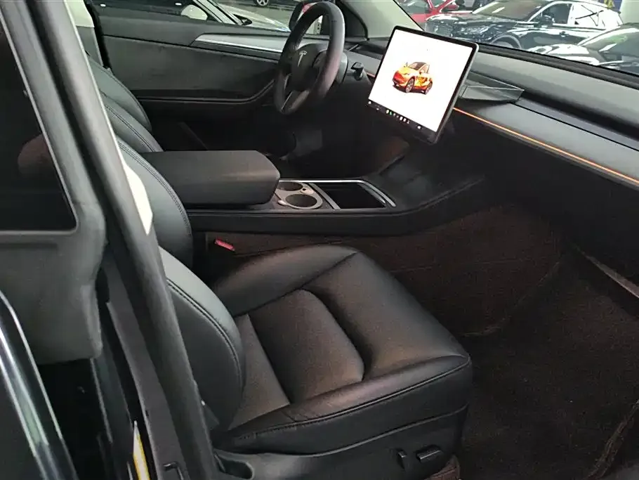 Tesla Model Y — фото 4
