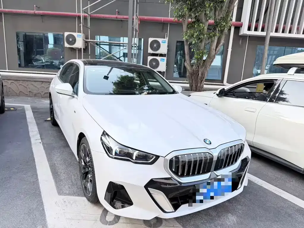 BMW 5 Series — фото 10