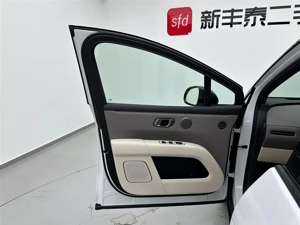 Li Auto i6 — фото 2