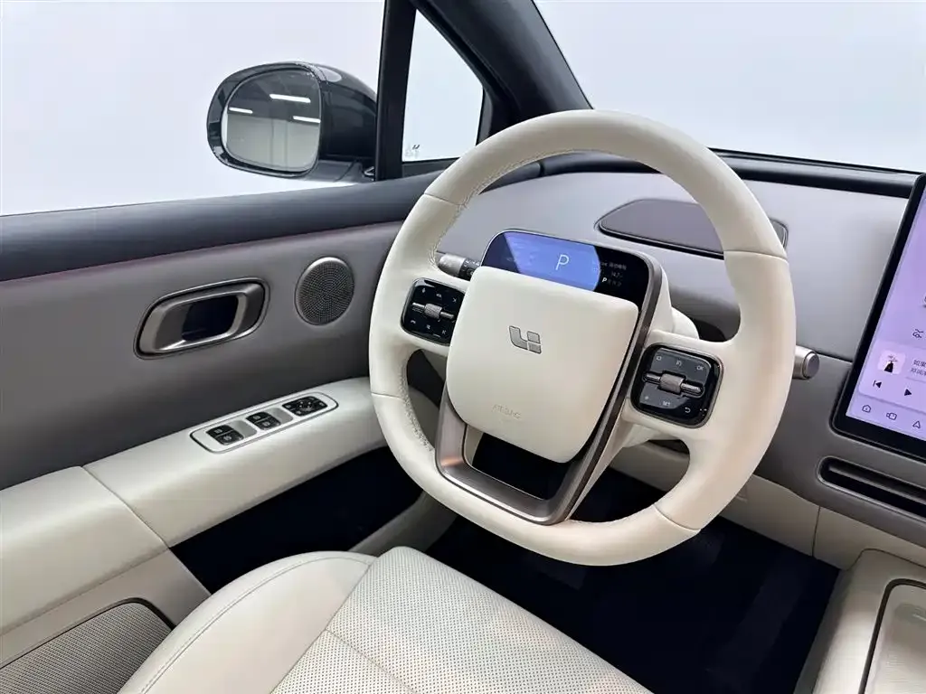 Li Auto i6 — фото 4