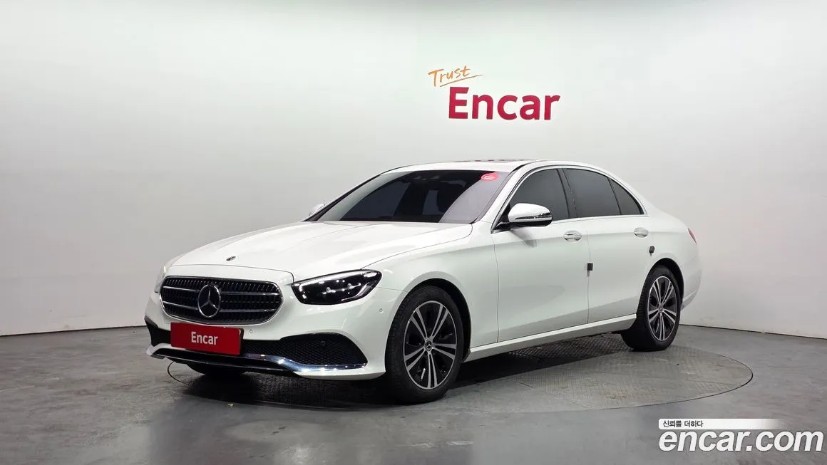 Mercedes-Benz E-Class — фото 1