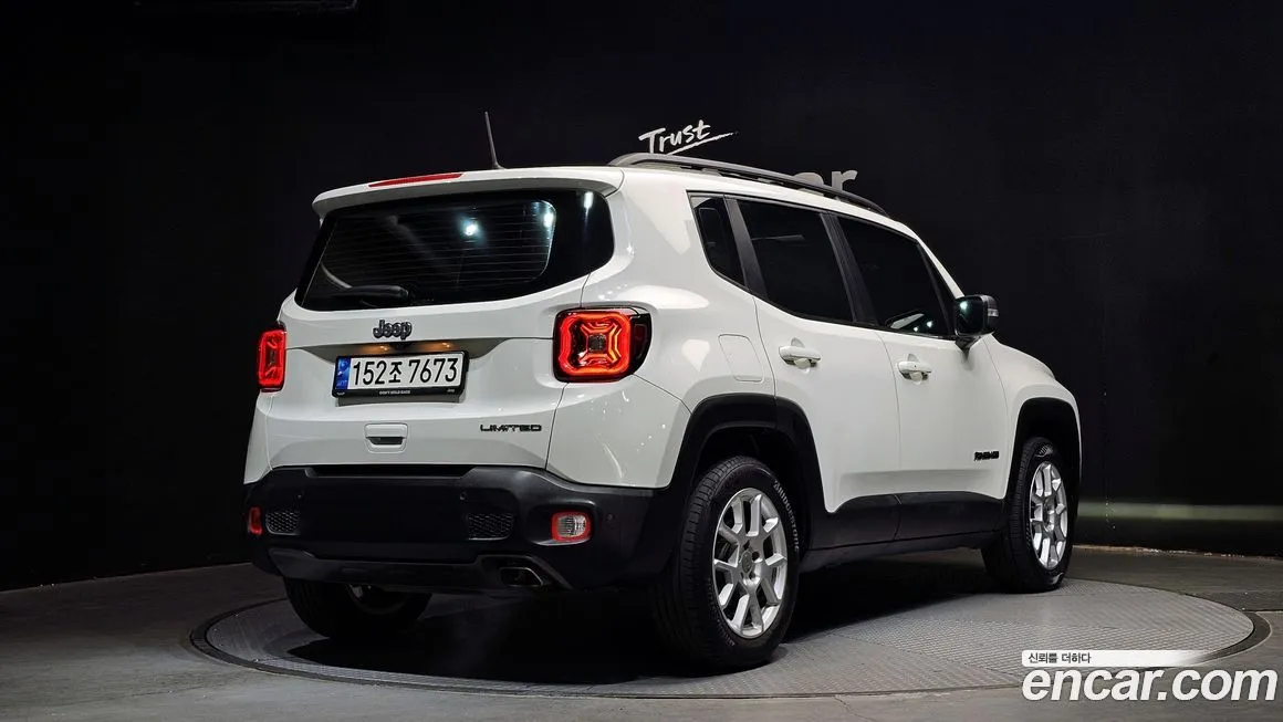 Jeep Renegade — фото 5