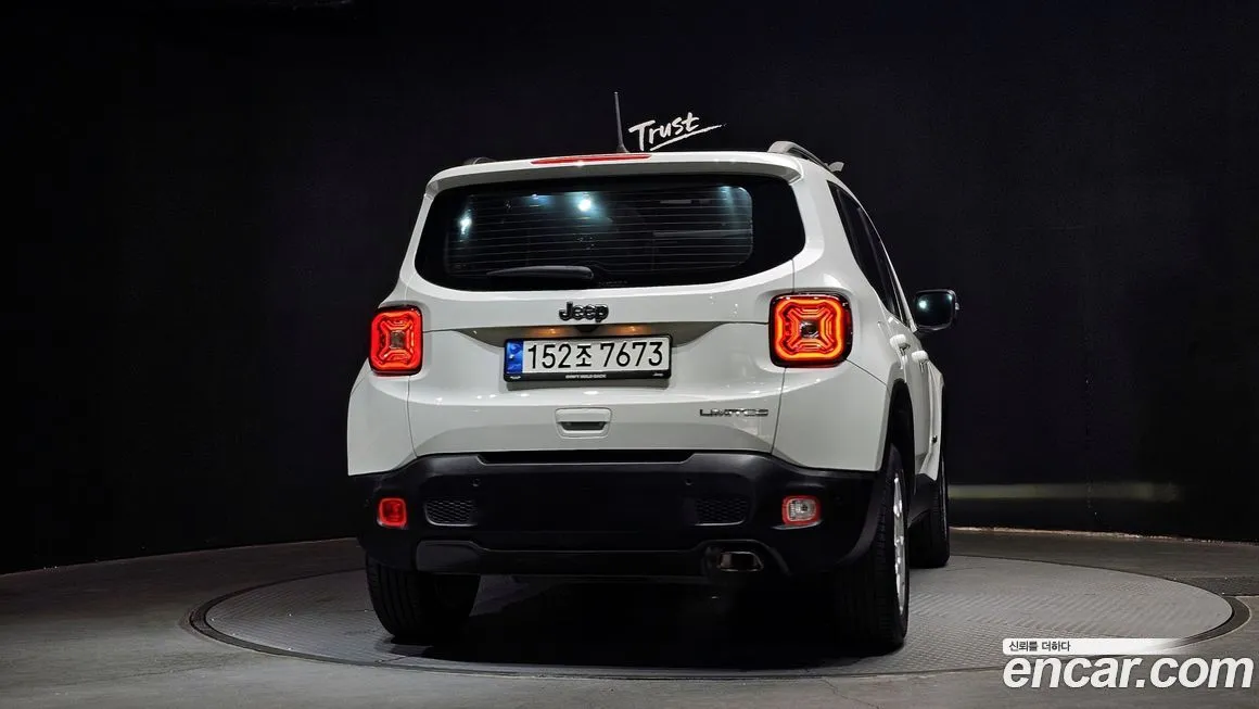 Jeep Renegade — фото 8