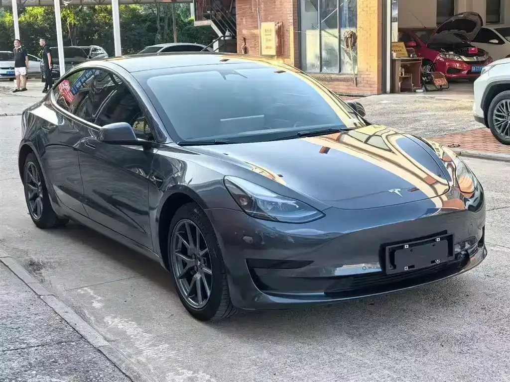 Tesla Model 3 — фото 8