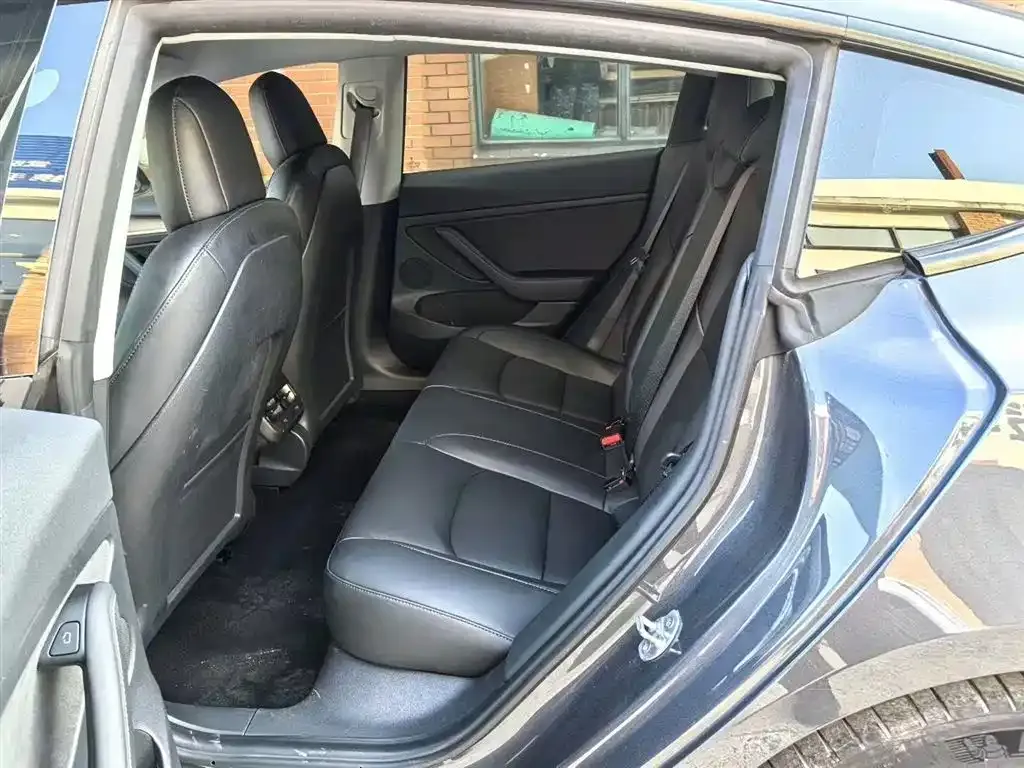 Tesla Model 3 — фото 3