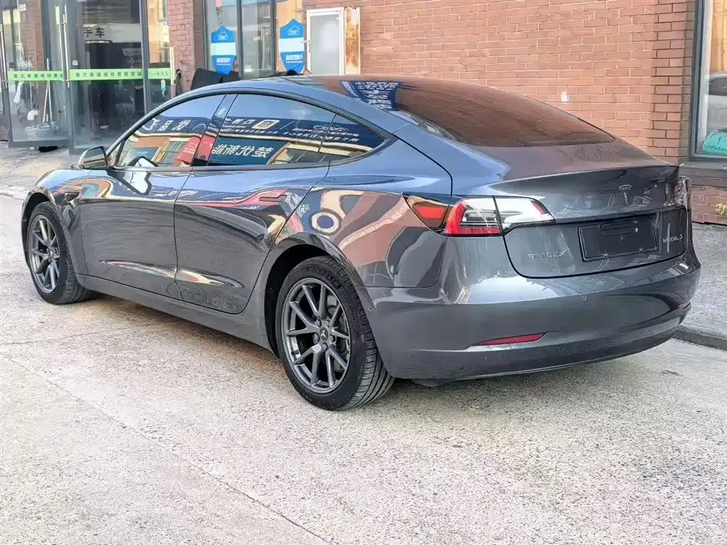 Tesla Model 3 — фото 4
