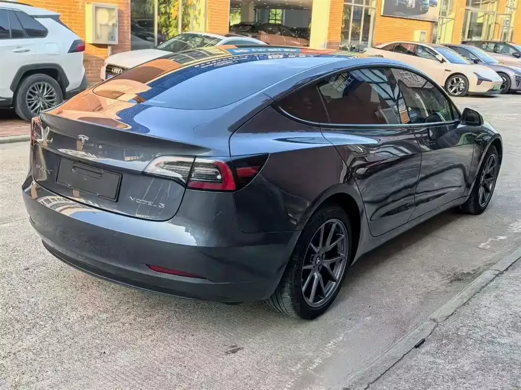 Tesla Model 3 — фото 6