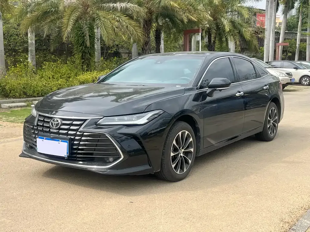 Toyota Avalon — фото 1