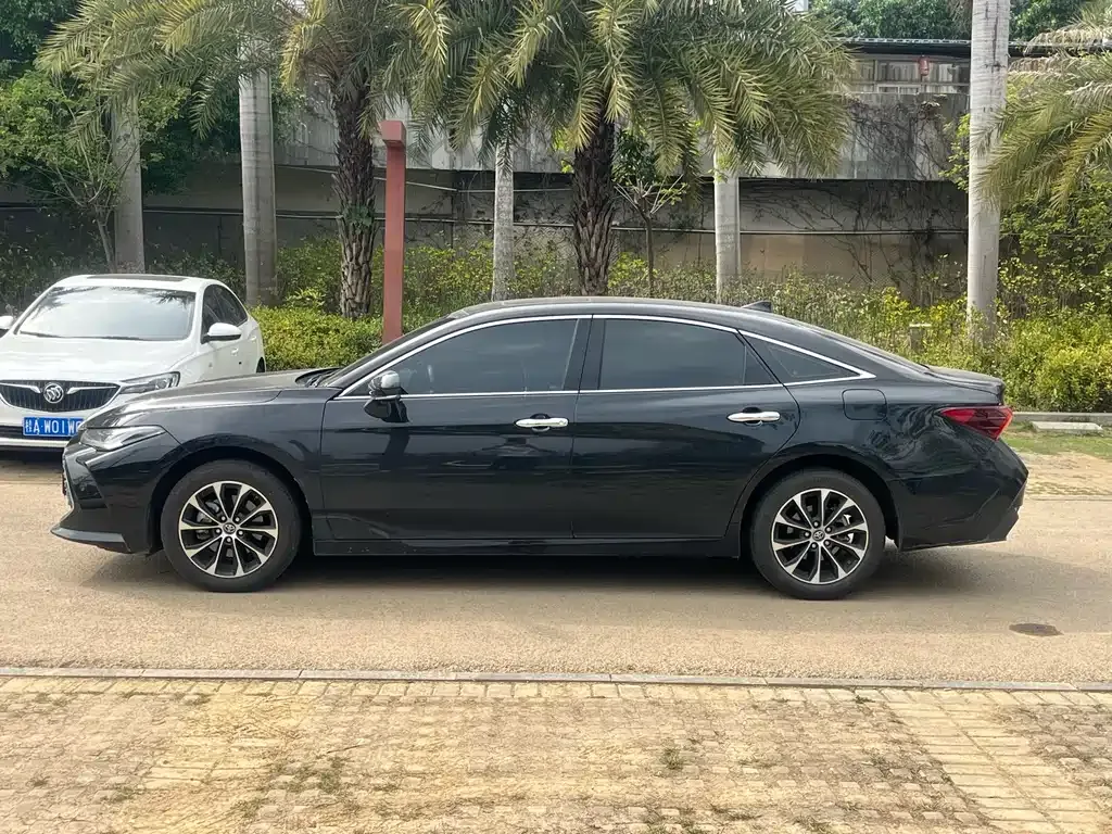 Toyota Avalon — фото 10