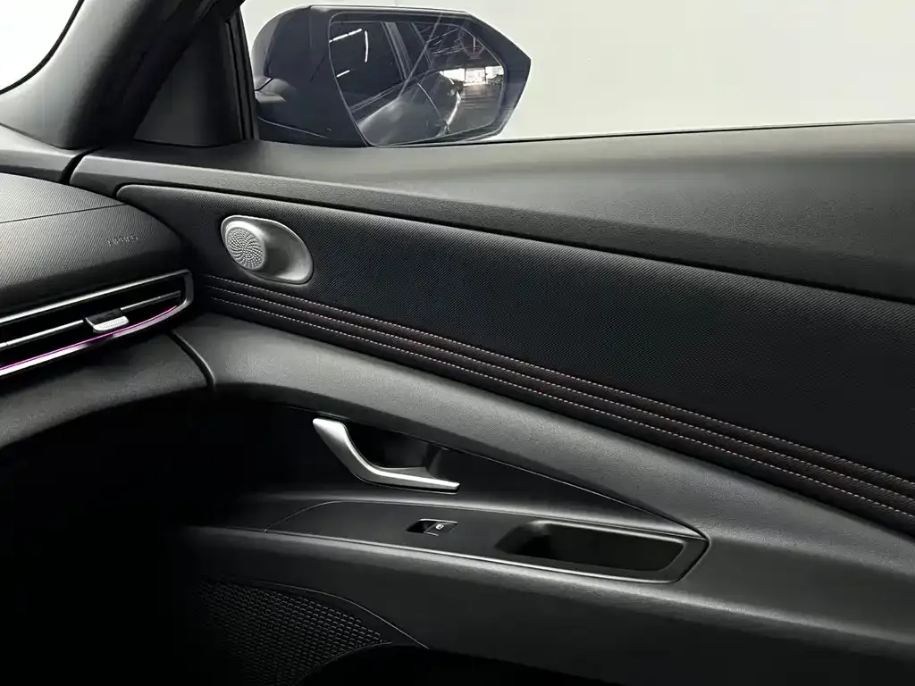 Hyundai Elantra 2023 из CN, фото 7