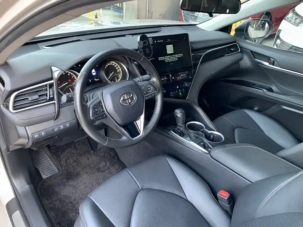 Toyota Camry 2023 из CN, фото 2