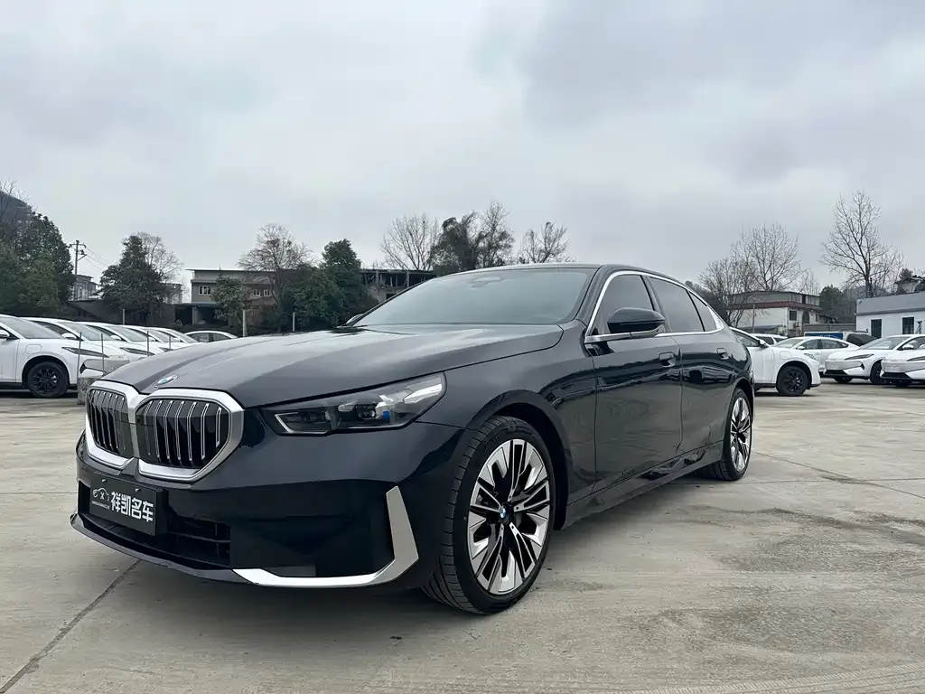 BMW 5 Series — фото 1