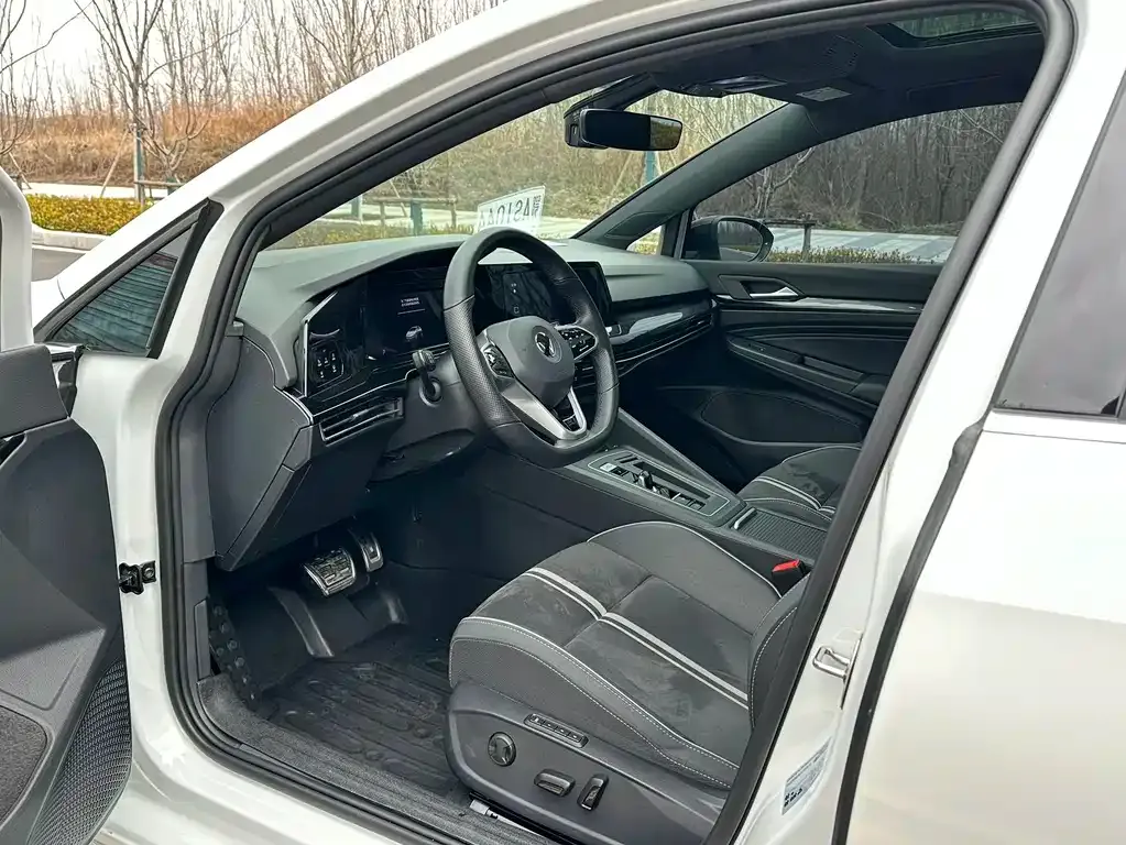 Volkswagen Golf 2022 из CN, фото 6