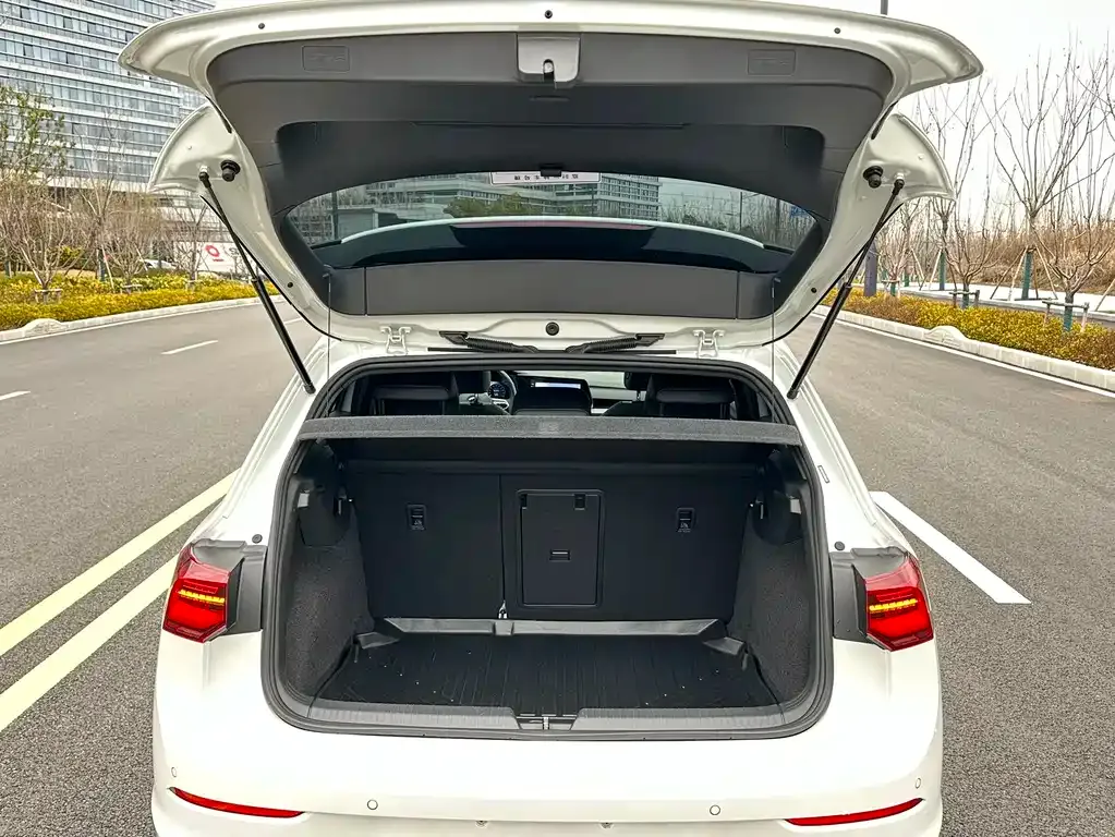 Volkswagen Golf 2022 из CN, фото 7