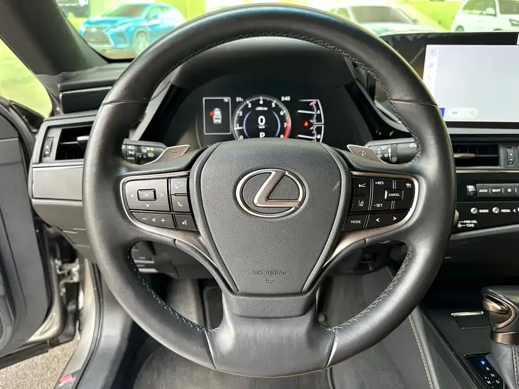 Lexus ES — фото 10