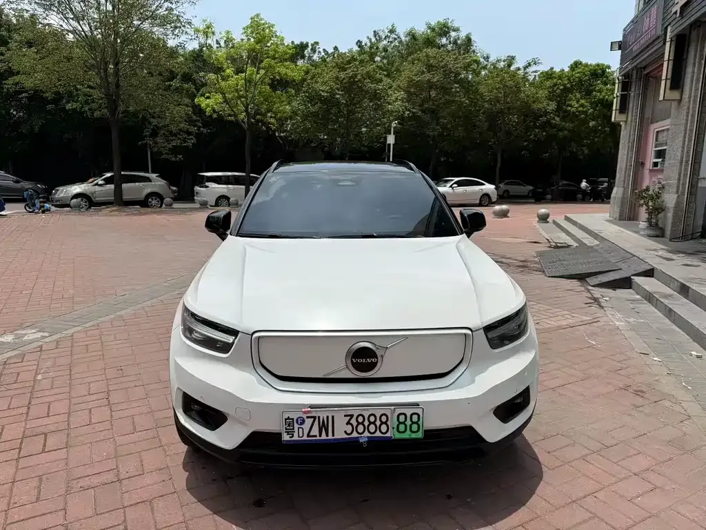 Volvo XC40 NEV — фото 1
