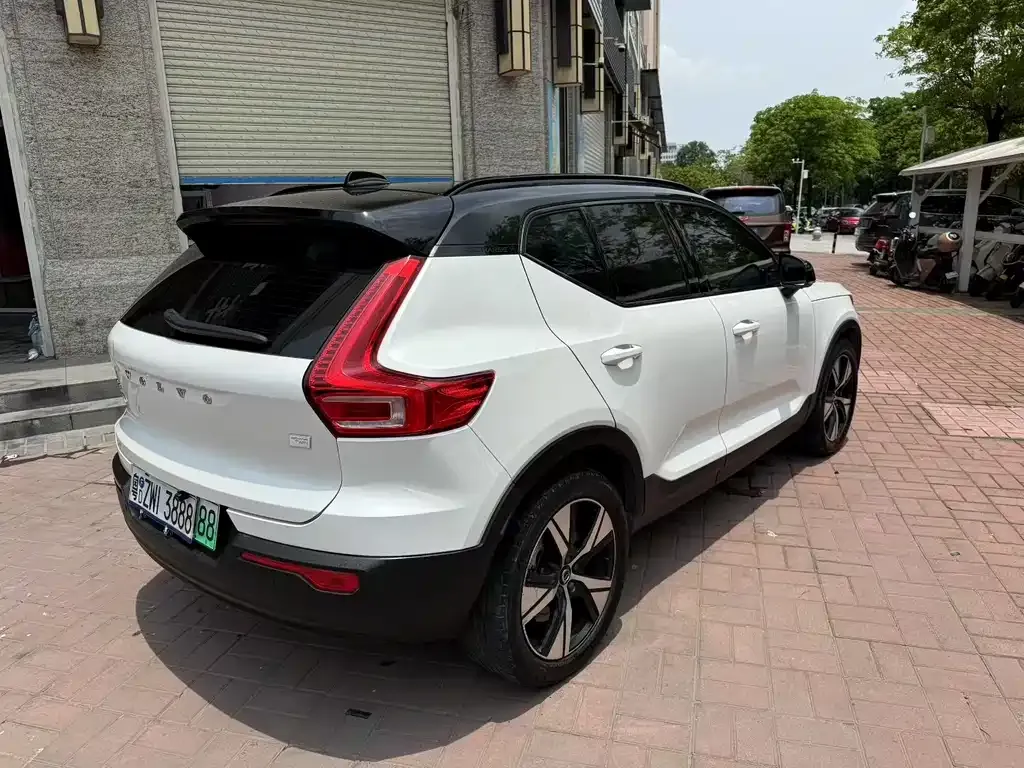 Volvo XC40 NEV — фото 5
