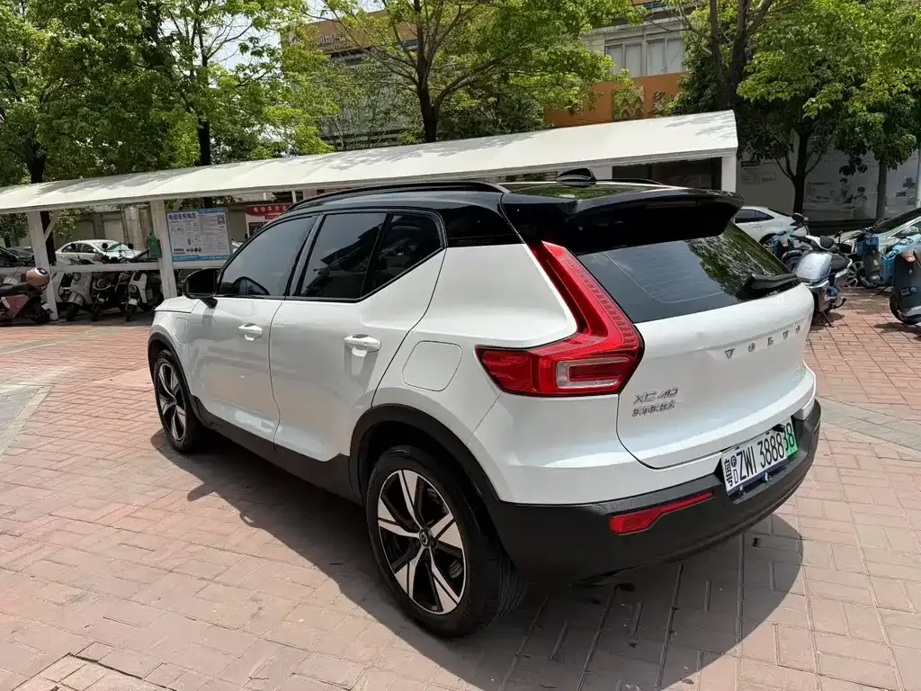 Volvo XC40 NEV — фото 6