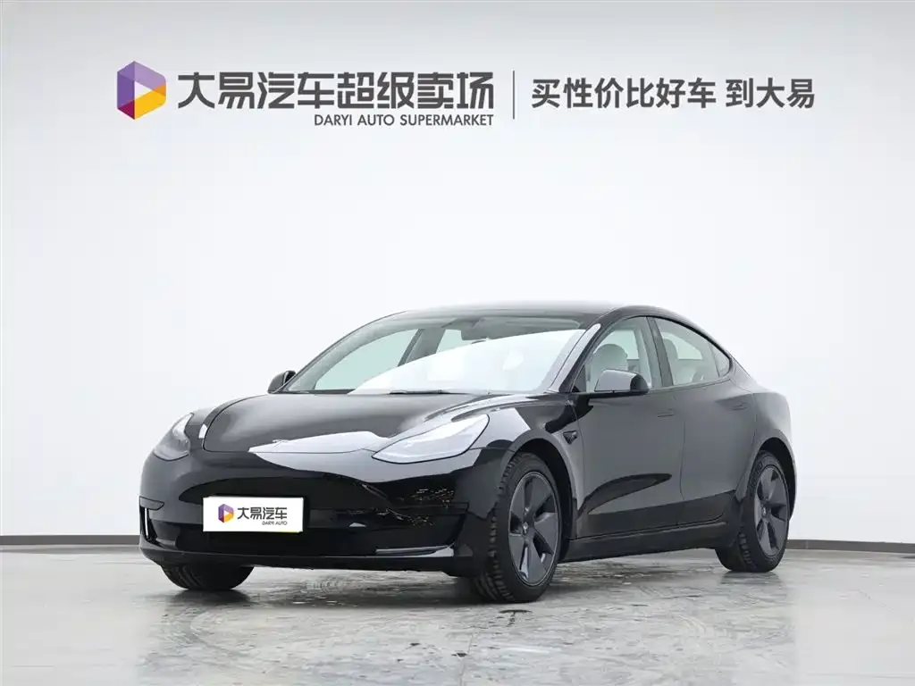 Tesla Model 3 — фото 1