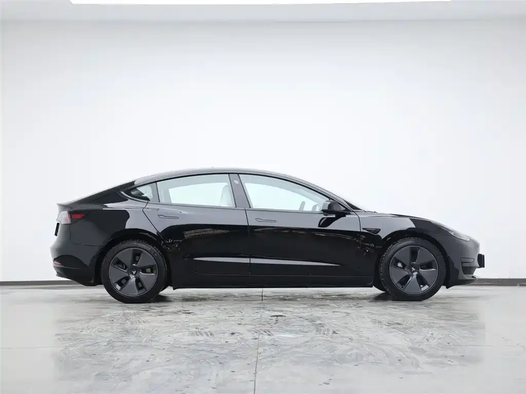 Tesla Model 3 — фото 4