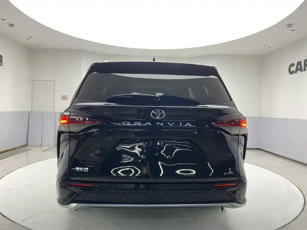 Toyota Granvia 2025 из CN, фото 3
