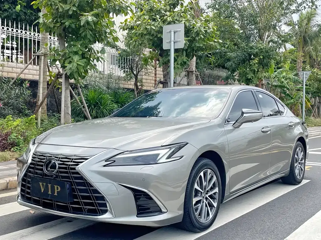 Lexus ES — фото 1