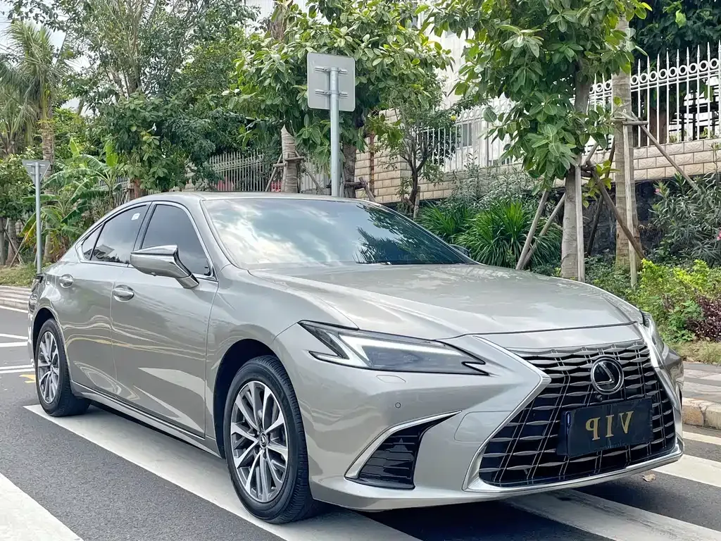 Lexus ES — фото 8