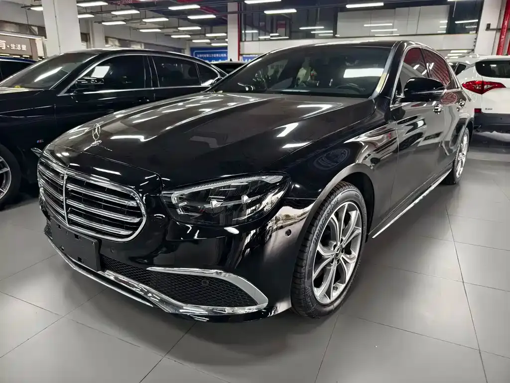 Mercedes-Benz E-Class — фото 1