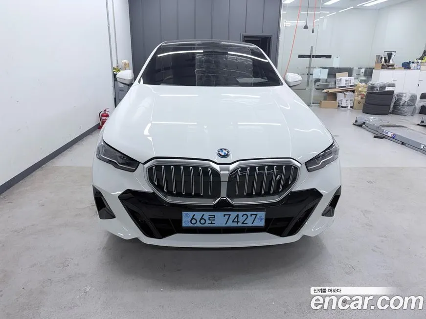 BMW i5 — фото 2