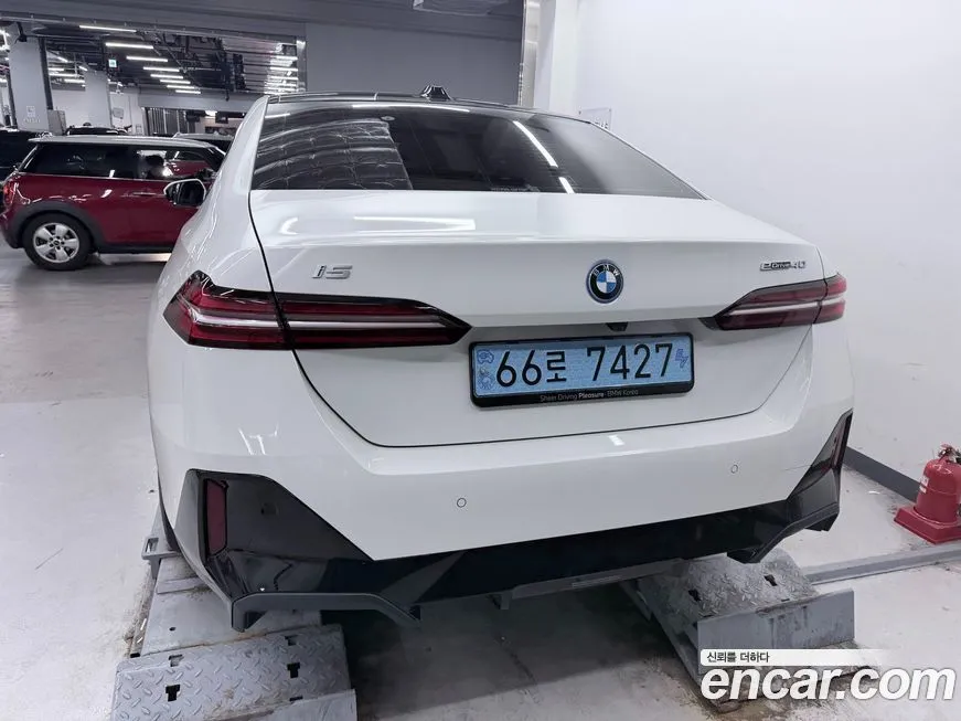 BMW i5 — фото 9
