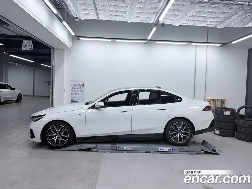 BMW i5 — фото 10