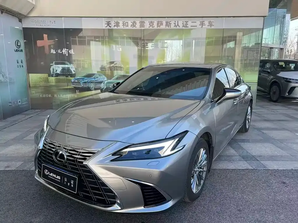 Lexus ES — фото 1