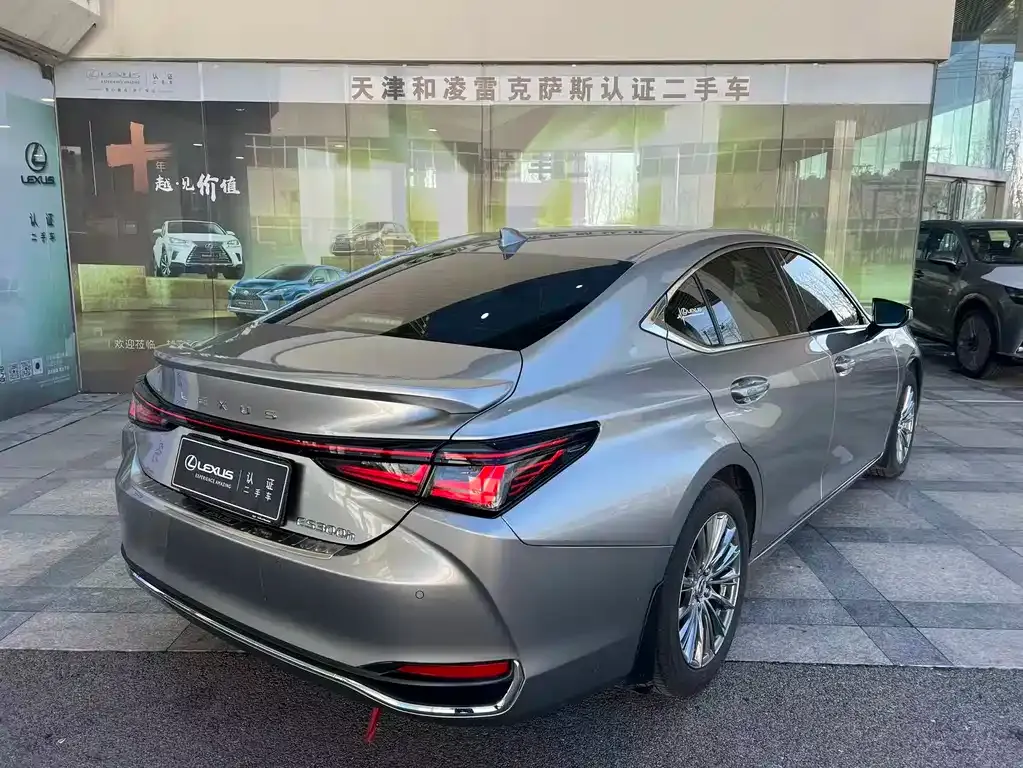 Lexus ES — фото 9