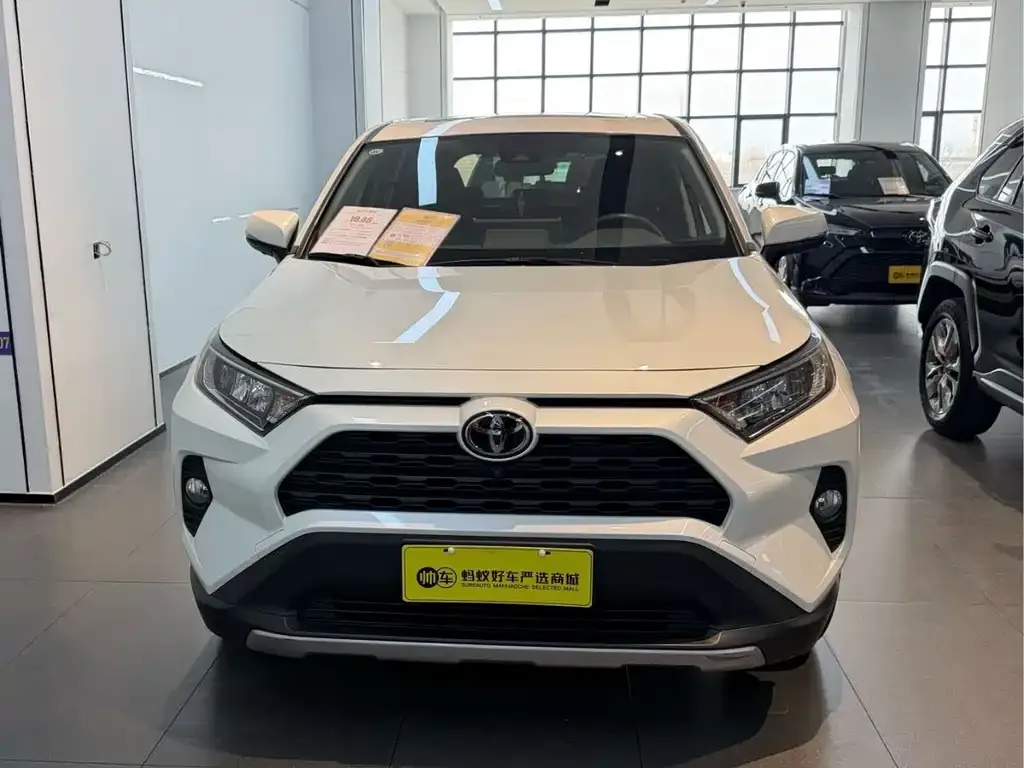 Toyota RAV4 — фото 3