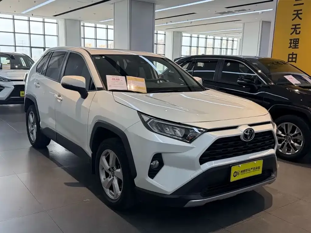 Toyota RAV4 — фото 9