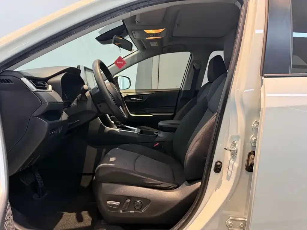 Toyota RAV4 — фото 2